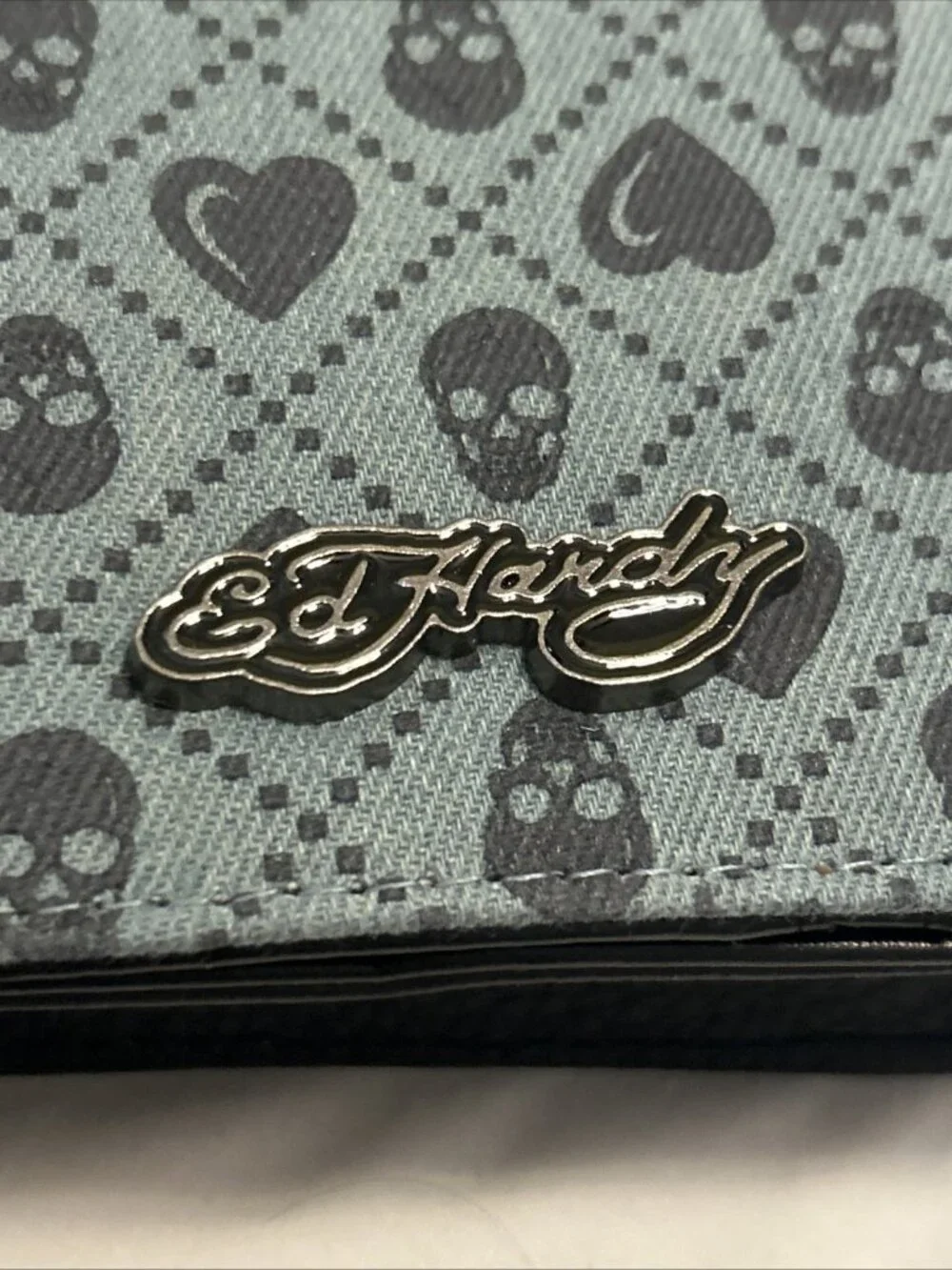 Ed Hardy Black & Gray W/Skull & Hearts Crossover Small Purse Wallet Strap Chain
